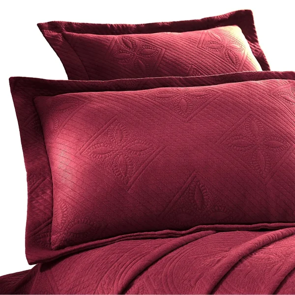 Burgundy Celtic Circles Scalloped Bedspread Set With Pillow Shams
