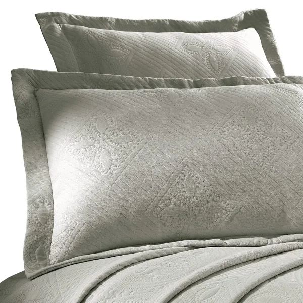 Platinum Celtic Circles Scalloped Bedspread Set With Pillow Shams
