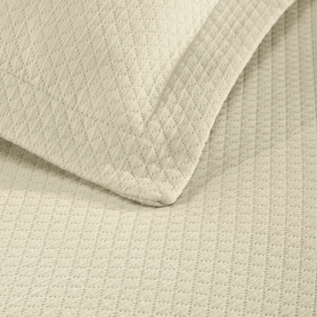Diamond Solitaire Bedspread Set With Shams Ivory