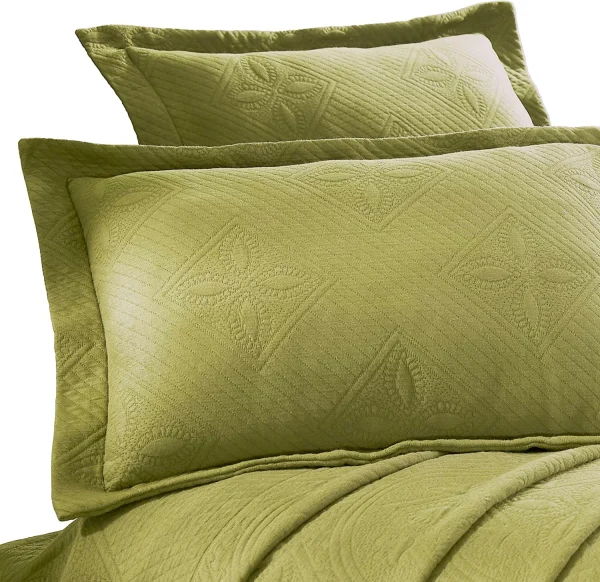 Sweet Pea Green Celtic Circles Scalloped Bedspread Set With Pillow Shams